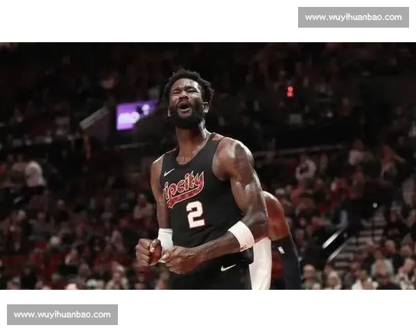 艾顿开拓者生涯:场均 15+10 高效两双却遭买断,内线支柱为何成重建牺牲品?